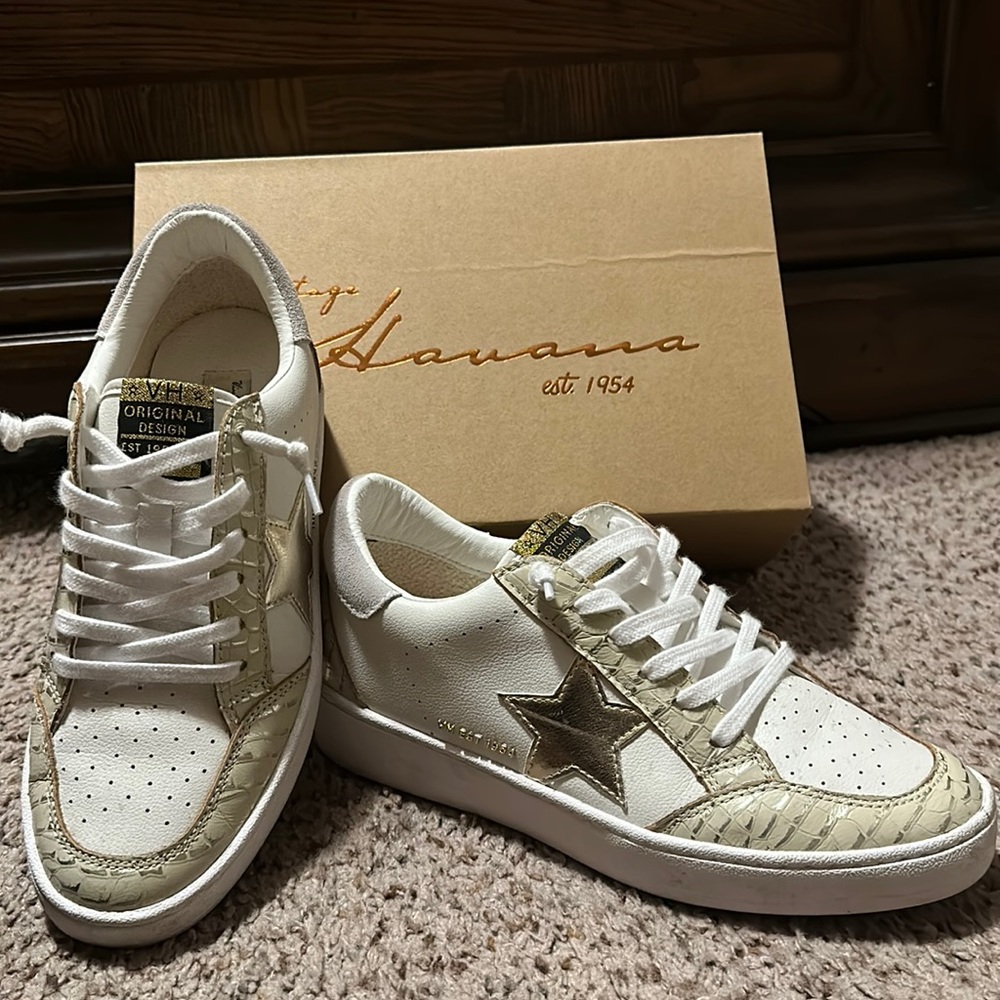 Vintage Havana, White Croc with gold star, sz. 9